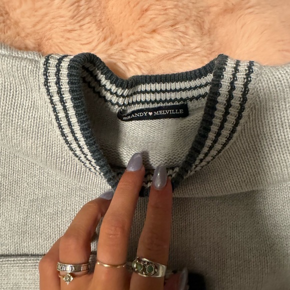BRANDY MELVILLE SWEATER - Picture 2 of 2